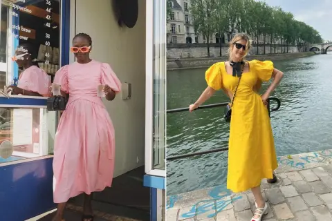 Donna con abito rosa con maniche a sbuffo, e un'altra donna con abito giallo con maniche a sbuffo, a Parigi.